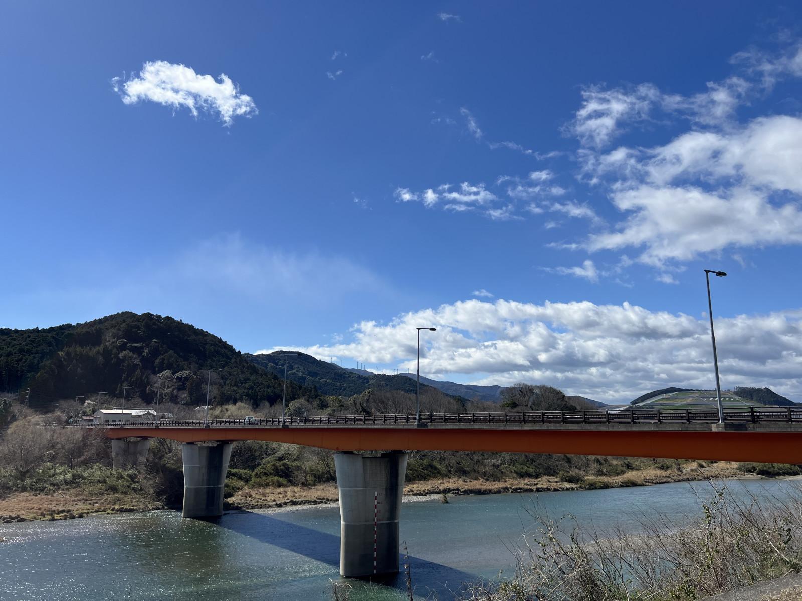 清流宮川を渡る橋