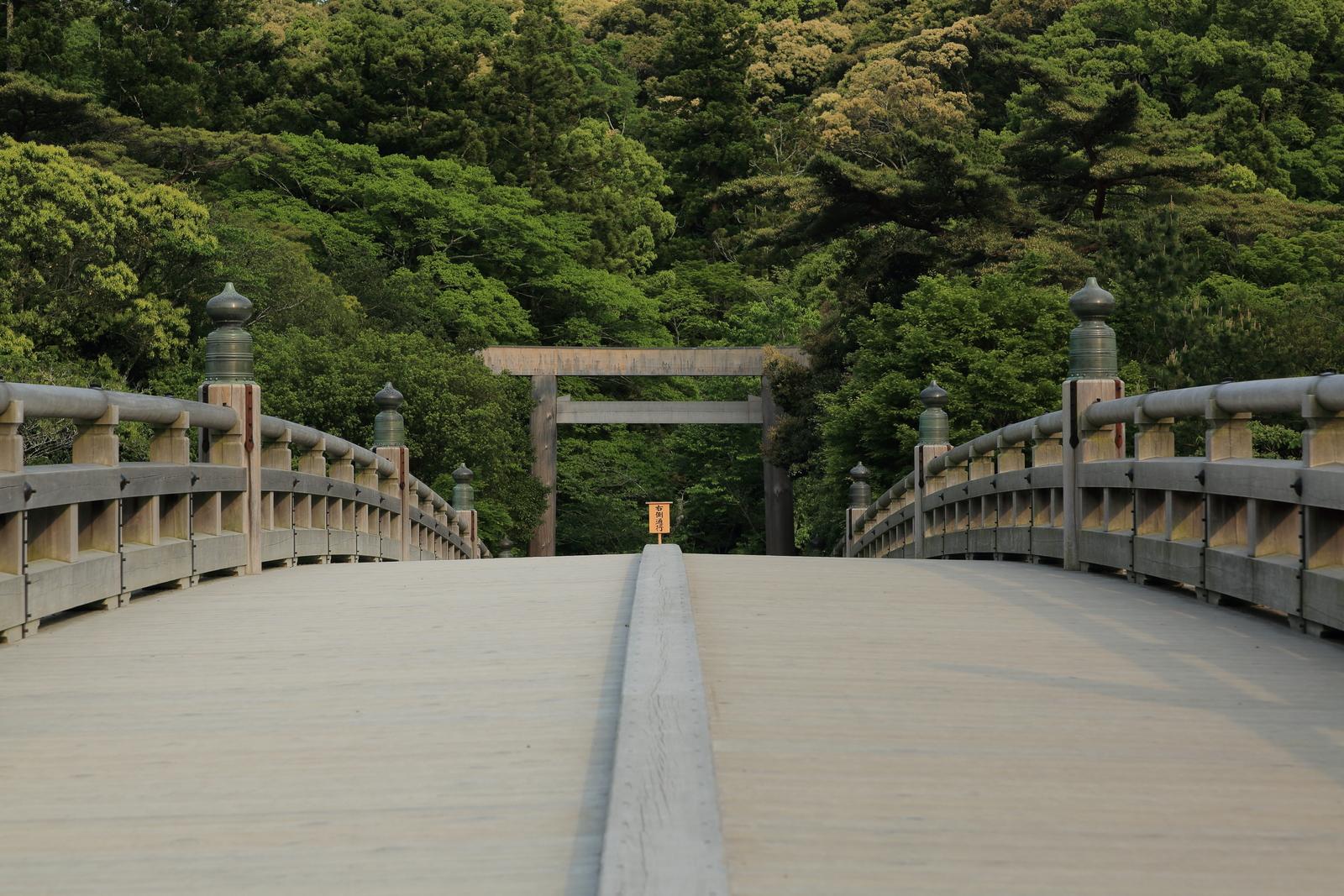 What sort of place is Ise Jingu?-0